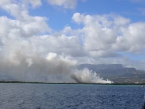 die Müllhalde von Lautoka brennt