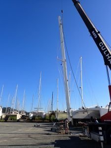 der Mast wird gelegt