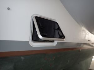 neue Fluchtluke eingebaut