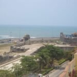 Stadtmauer mit Meerblick