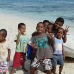 am Strand von Kia Island