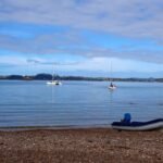 Belena und Dinghi im Vordergrund