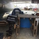 Bennos Arbeitsplatz unterm Boot