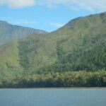 Berge, Palmen und Meer