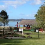 Blick vom Waitangi Cafe auf das berühmte Waka