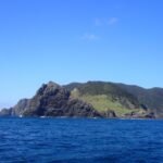 Cape Brett und blauer Himmel