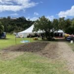 das Erdofenessen gart weiter