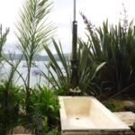 die Außen-Badewanne der Smokehouse Bay