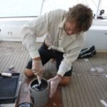 die Brühe wird umgerührt