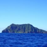 die erste Insel von Tonga taucht auf