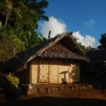 ganz aus Naturmaterialien gebaut