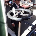 gleich löst der Schaffner die Bremse