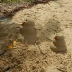 Schneemänner aus Sand