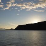 Sonnenuntergang hinterm Hügel