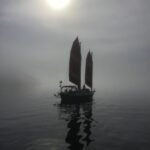 SY Taiko verlässt den Ankerplatz