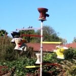 und Kloschüsseln am Bahndamm