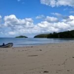 wir fahren mit dem Dinghi hin